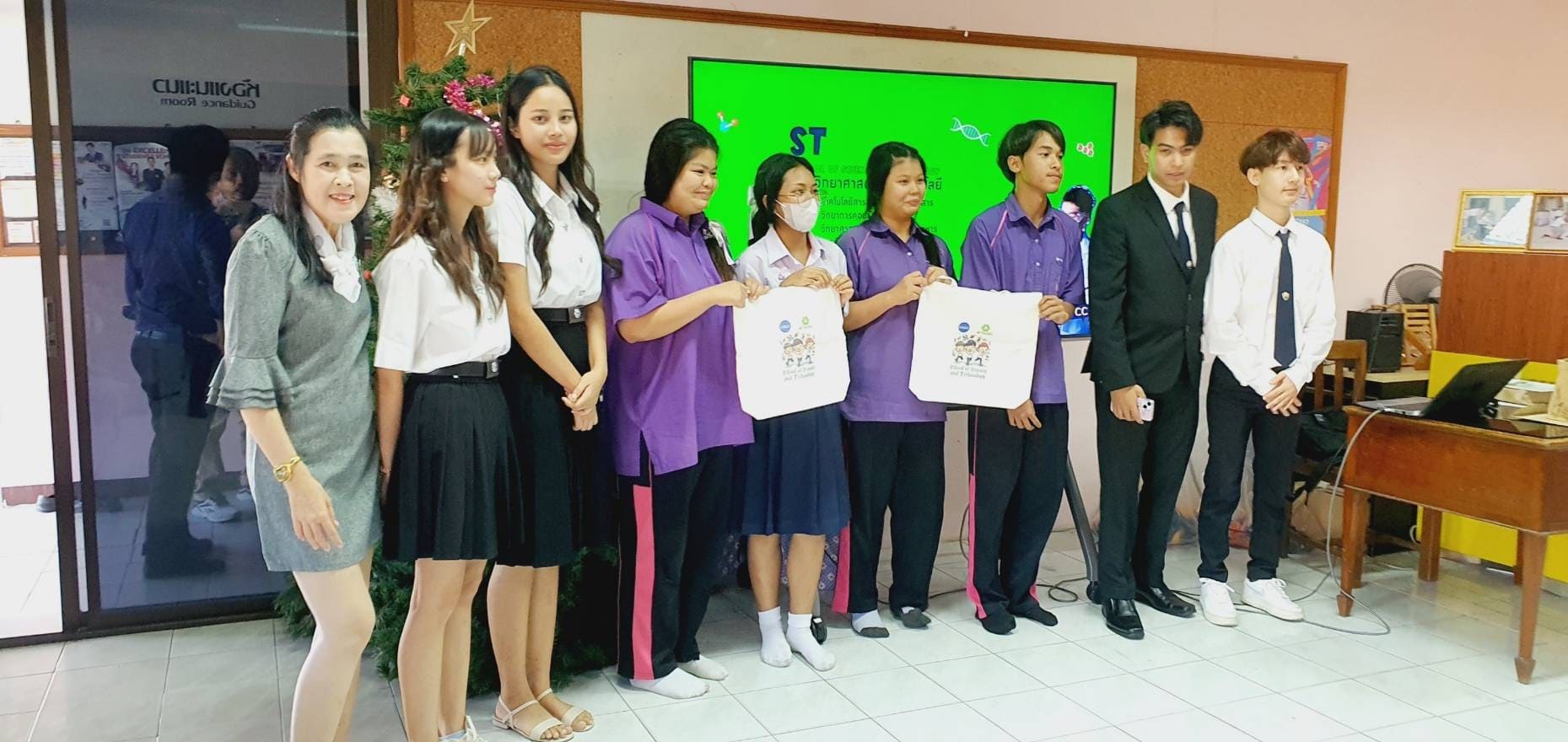 ภาพกิจกรรมการประชาสัมพันธ์หลักสูตร ณ โรงเรียนศรีบุณยานนท์